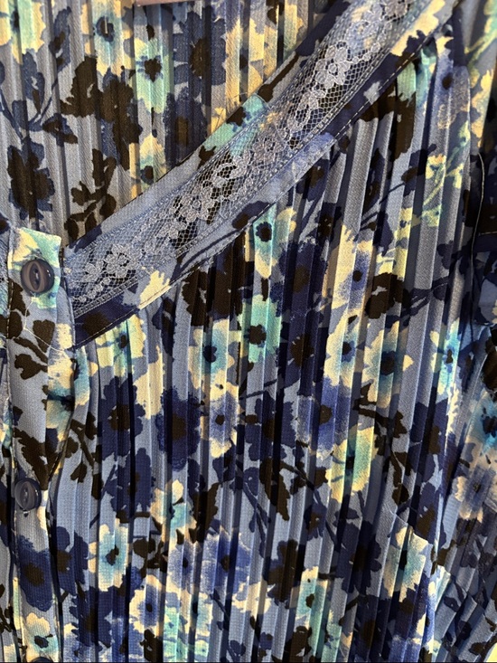 Laura Scott Blue Floral V-Neck Button-Front Blouse - Picture 4 of 4